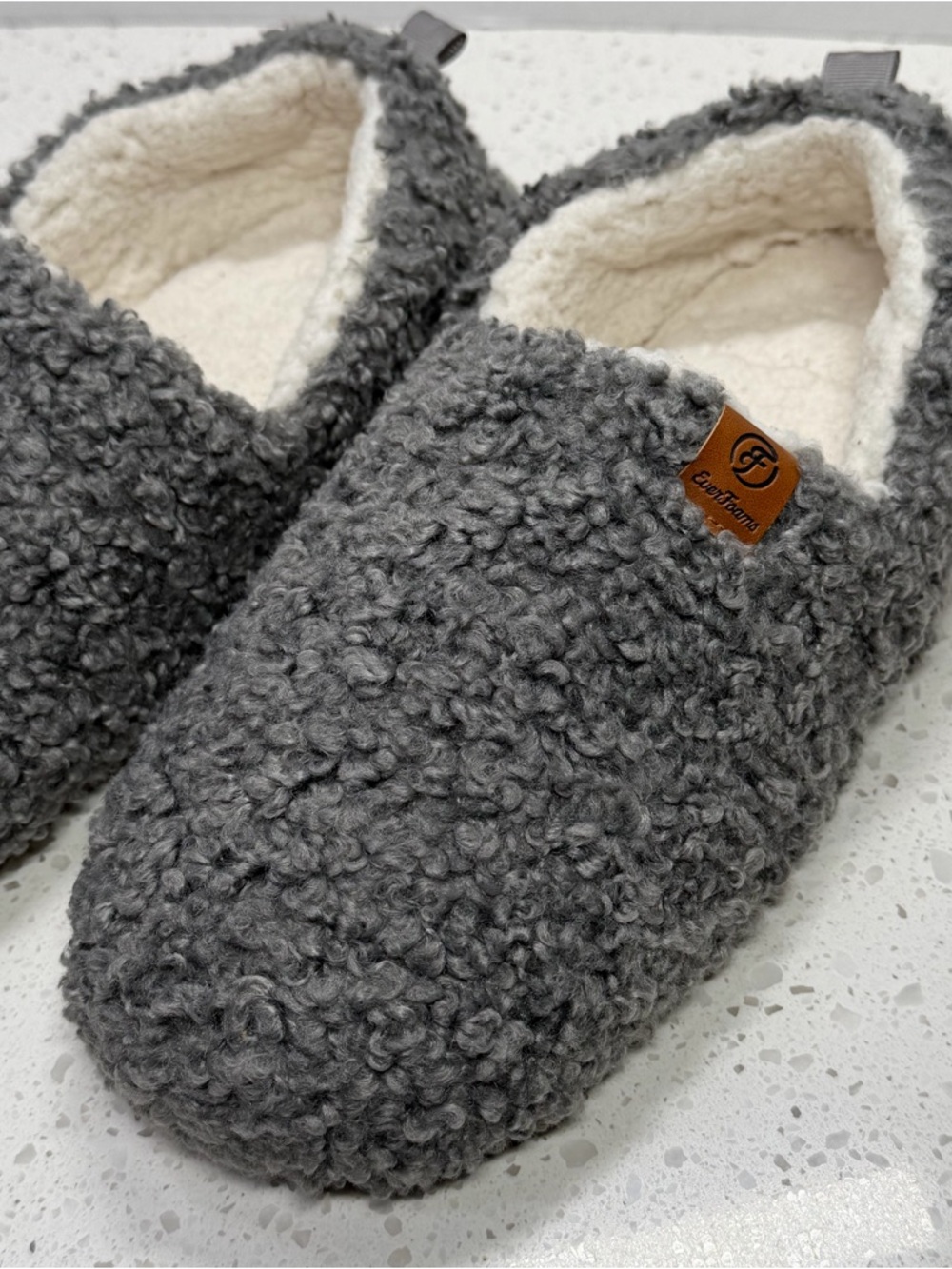 EverFoams Men’s Sherpa Slippers Gray Cozy Plush House Shoes Size L 9-10